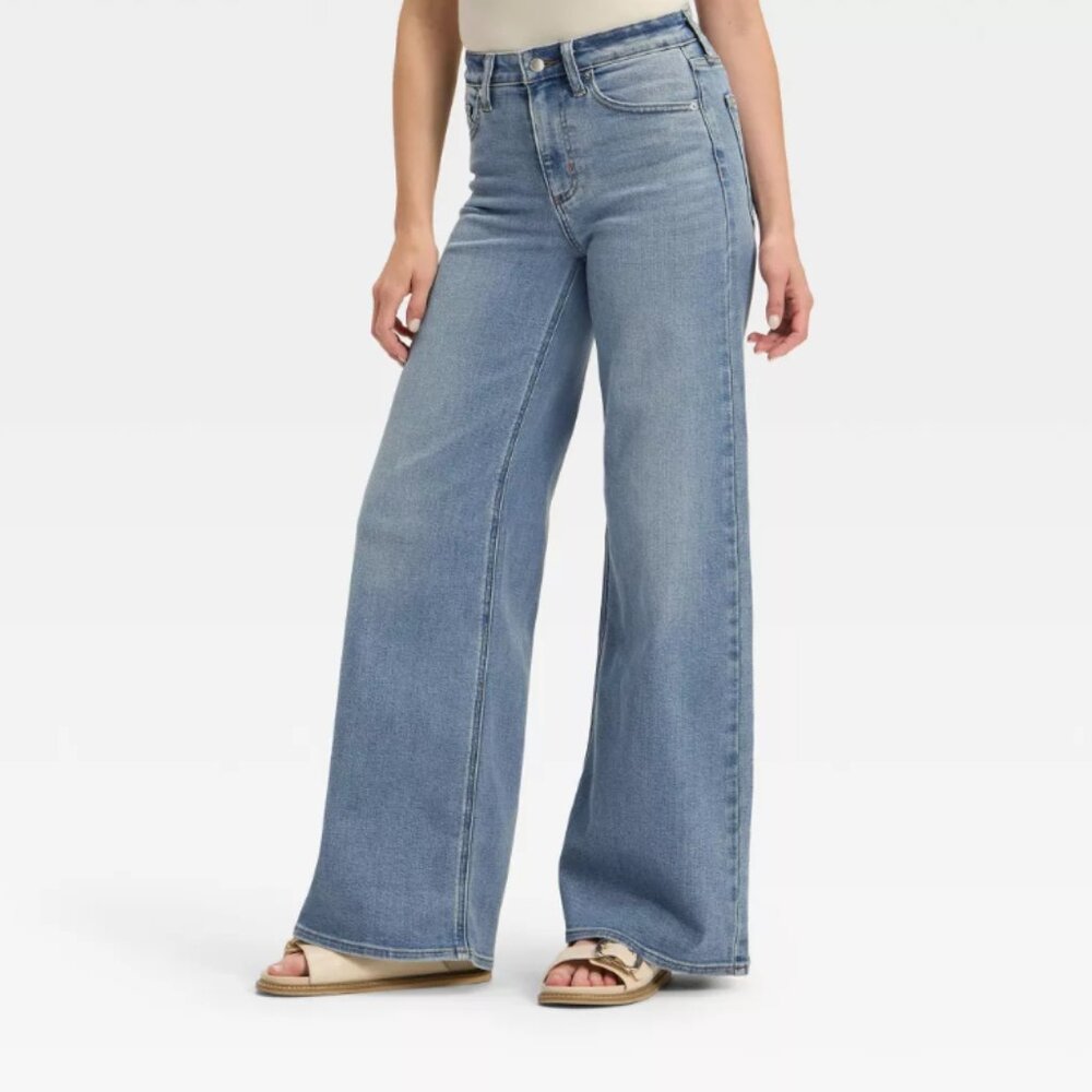 Universal Threads Wide-Leg Blue Jeans